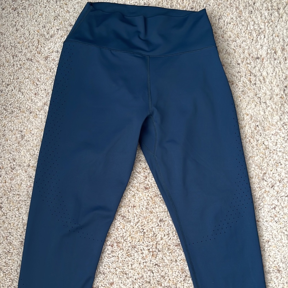 Small buffbunny vibe laser cut legging. Teal me more